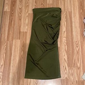 Solid Ruched Split Thigh Skirt. Size: Medium (US 6)